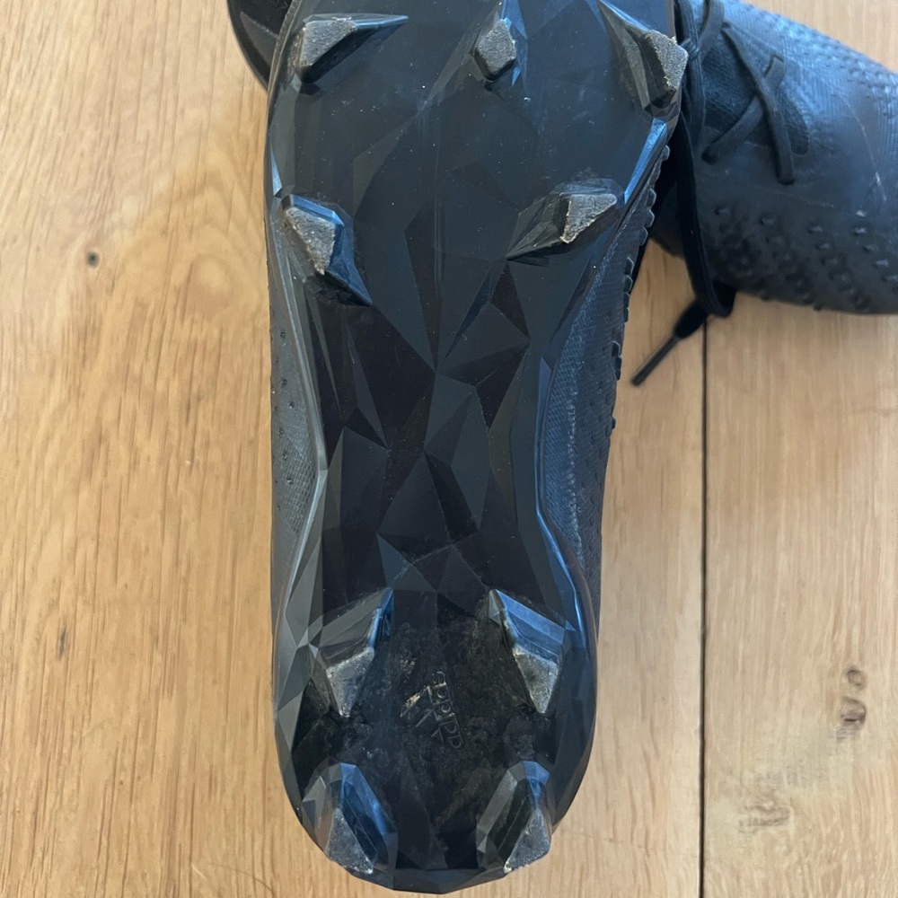 Adidas Predator size 4 - Picture 2 of 5